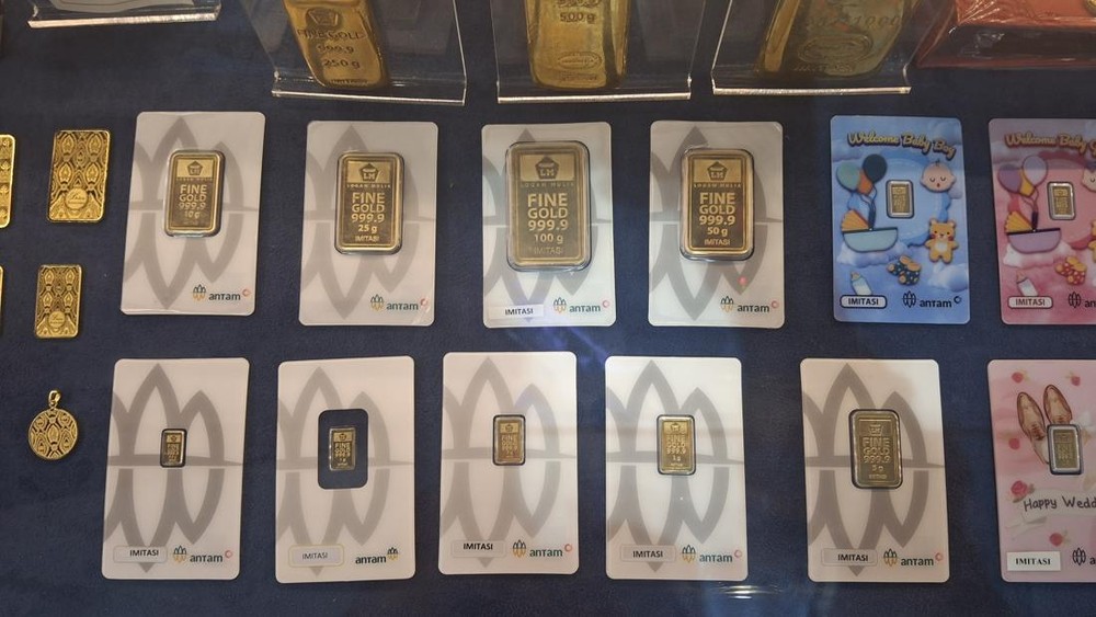 Emas Antam Meroket Sentuh Rekor Tertinggi
