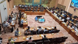 Bahlil dan DPR Bahas Anggaran ESDM 2026