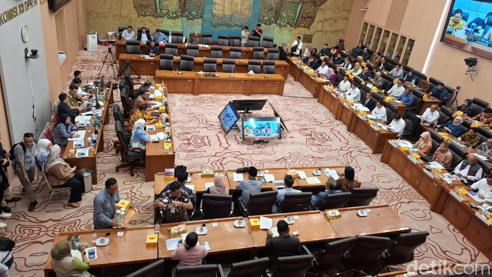 Bahlil dan DPR Bahas Anggaran ESDM 2026