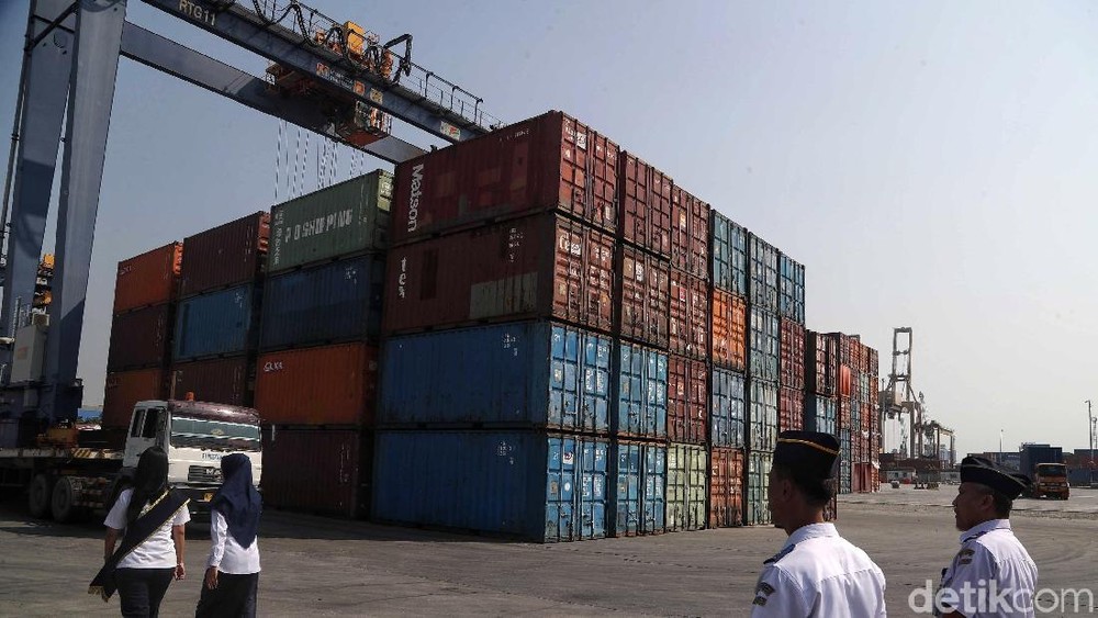 Surplus Dagang RI Tertinggi dengan AS China Defisit