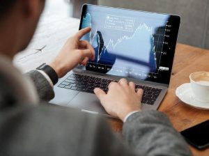 Sektor Teknologi Dongkrak IHSG ke Zona Hijau